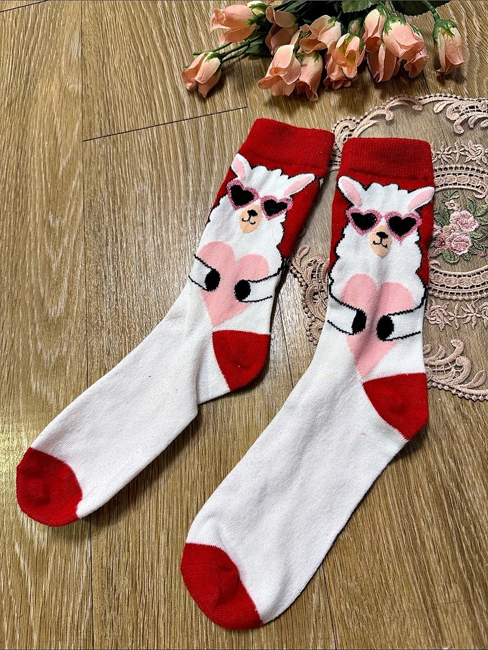 Alpaca llama Graphic Crew Socks White & Red Like New
